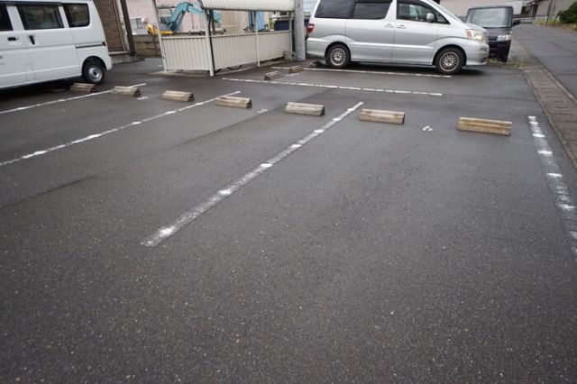 【本巣郡北方町北方のアパートの駐車場】