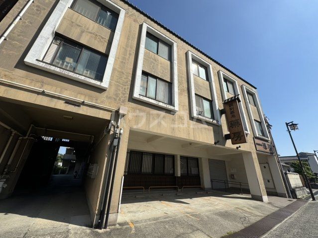 冨田ビルの建物外観