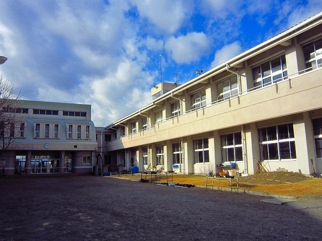 【パインアヴェニュー　Ａの小学校】