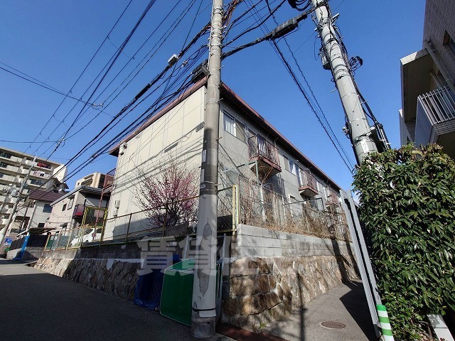 西宮市大谷町のアパートの建物外観