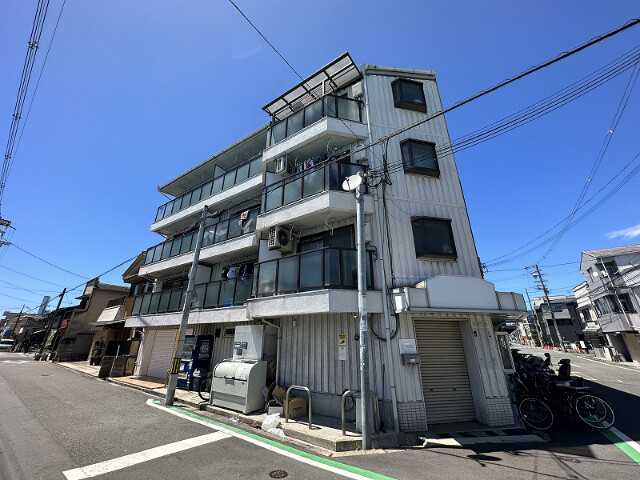 大阪市生野区田島のマンションの建物外観