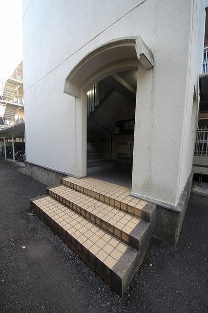 【さいたま市大宮区上小町のマンションのエントランス】