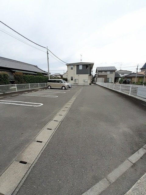 【新居浜市松神子のアパートの駐車場】