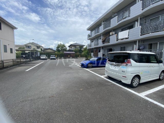 【Ｔｒｅｅ　Ｂｅｌｌ今川の駐車場】