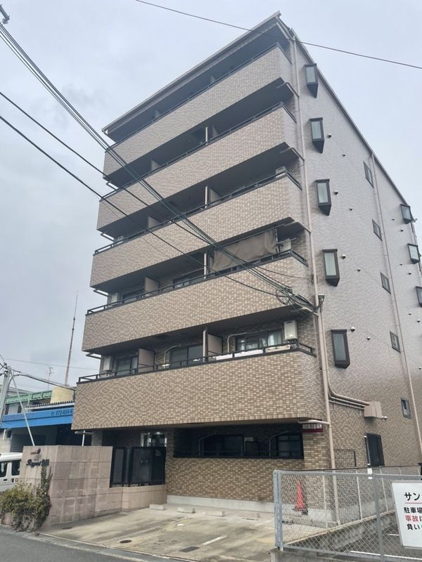 【摂津市鳥飼本町のマンションの駐車場】