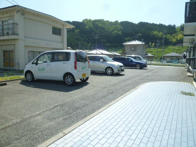 【ディアス吉田の駐車場】