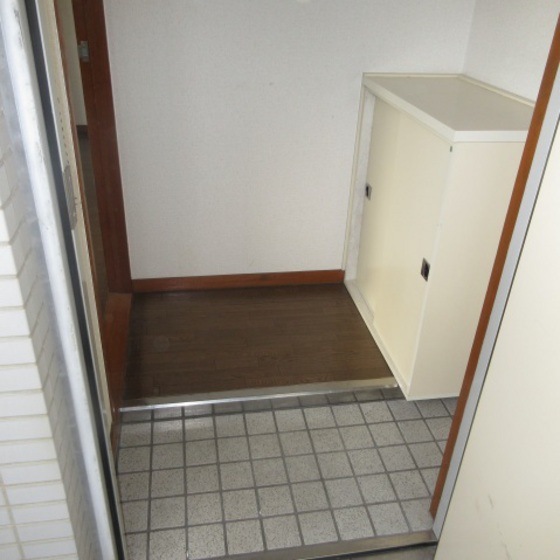 玄関　※別号室のお写真となります。