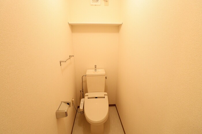 トイレ　温水洗浄暖房便座