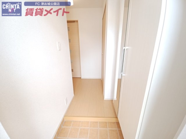 玄関　同物件別室画像