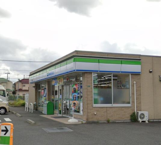 コンビニ　ファミリーマート（コンビニ）まで1963m