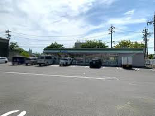 コンビニ　ファミリーマート会所町北店（コンビニ）まで70m