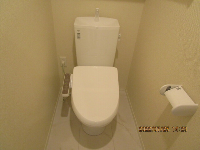 トイレ　１０１　温水洗浄暖房便座