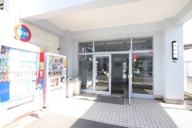 エントランス　建物入口部分になります。