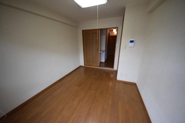 居室・リビング　照明付洋室