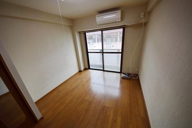 その他部屋・スペース　南向き日当たり良好6帖洋室