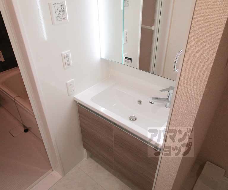 洗面設備　１０１号室の写真です。