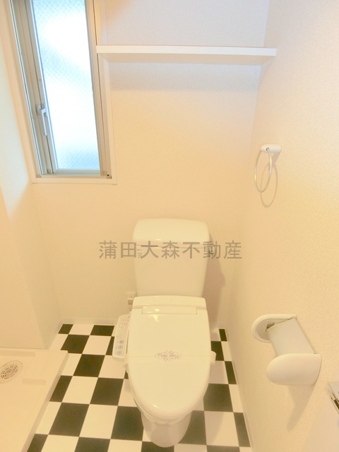 トイレ　温水洗浄便座付きのトイレ