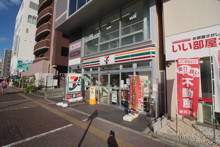 コンビニ　セブンイレブン（コンビニ）まで213m