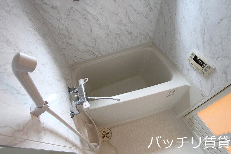 バス・シャワールーム　画像は別号室タイプの為、現状を優先致します。