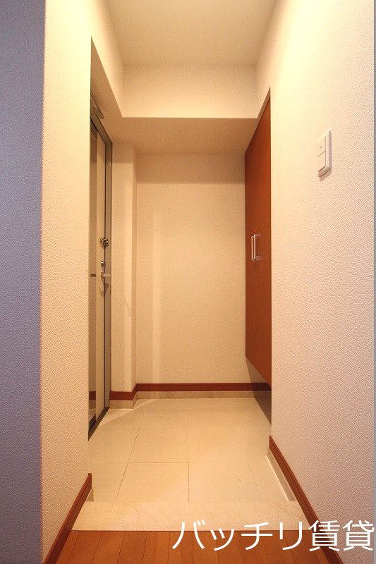 玄関　画像は別号室タイプの為、現状を優先致します。