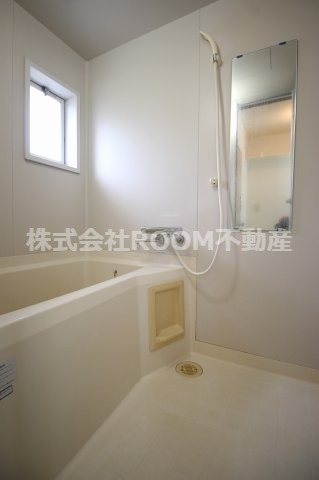 バス・シャワールーム　コンパクトで使いやすいお風呂です