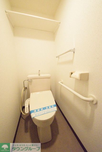 トイレ　棚付ウォシュレットトイレ