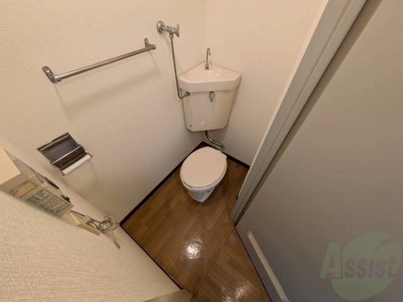 トイレ　こちらはトイレです。清潔感があり、安心して使用できます。