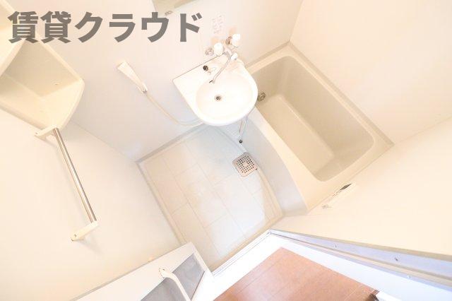 バス・シャワールーム　落ち着いた空間のお風呂です