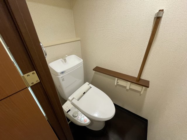 トイレ　(参考)同マンション同間取り他部屋の写真