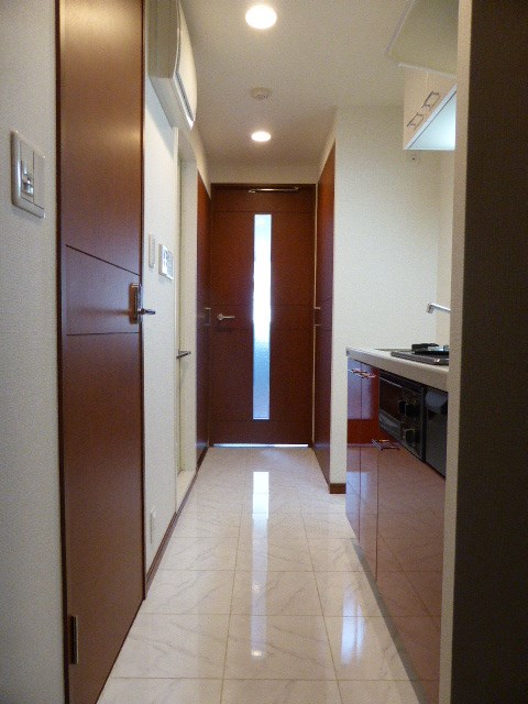 玄関　★《見学予約受け付け中》設備充実の賃貸マンションです。お気軽