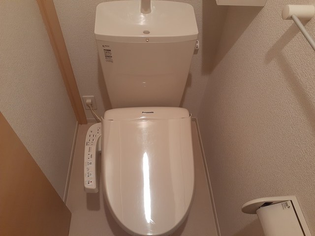 トイレ　温水洗浄便座付き♪