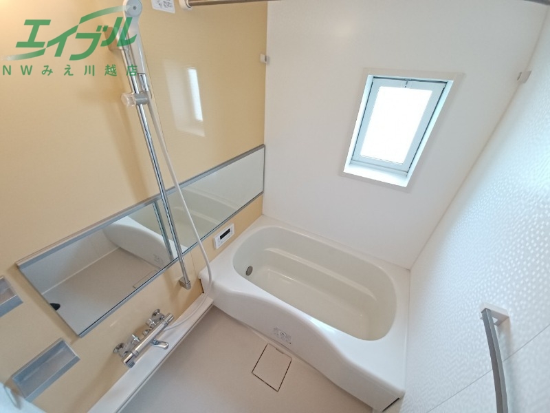 バス・シャワールーム　同物件別部屋の写真です