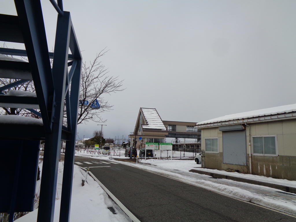 眺望　玄関を出るとすぐ駅が見えます