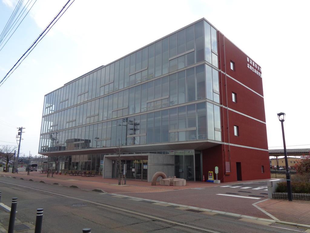 大学・短大　新潟薬科大学新津駅東キャンパス（大学・短大）まで148m