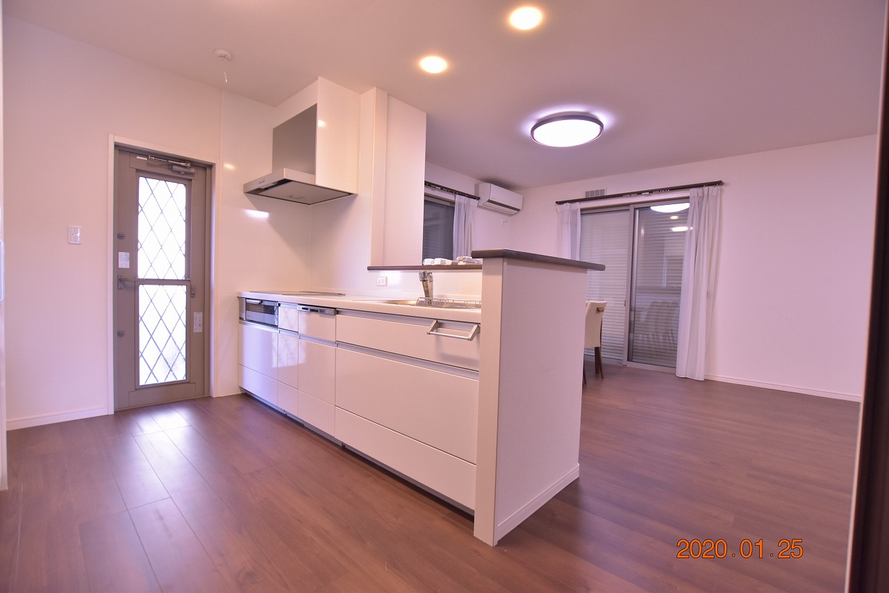 キッチン　高級住宅地、豊郷台の118平米の豪邸！内装おしゃれ！環境良！