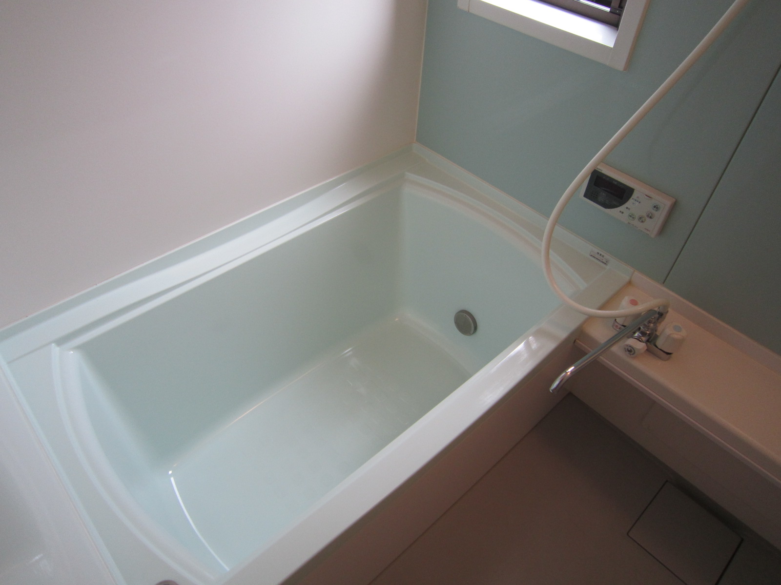 バス・シャワールーム　追焚機能付き【浴室に窓あり】