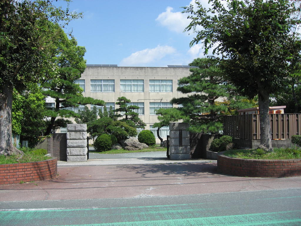 小学校　豊橋市立東田小学校（小学校）まで879m