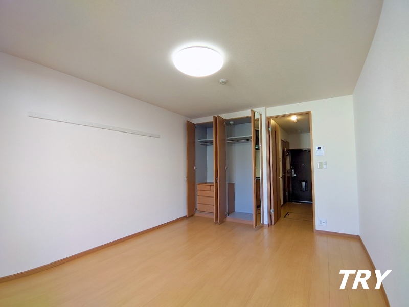 居室・リビング　9.7帖の広さを体験してください。