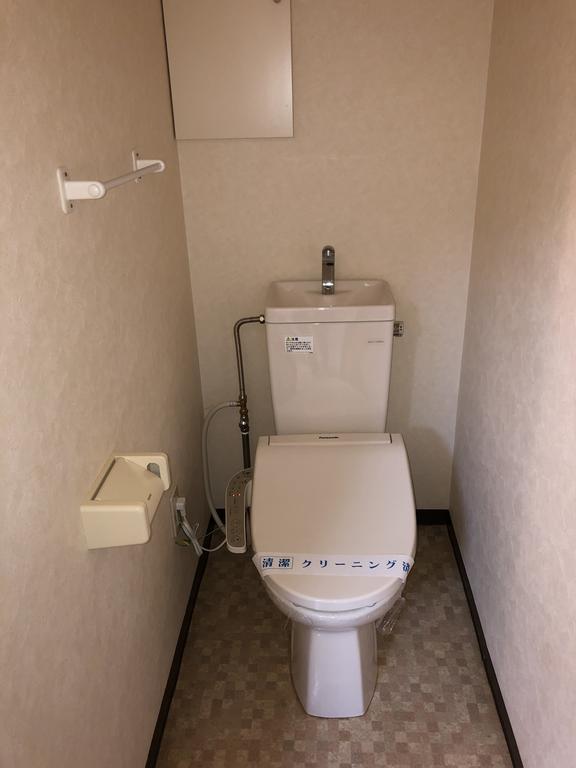 トイレ　温水洗浄便座付き
