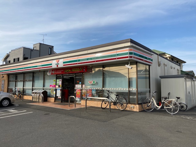 【カーサアイ　新富町のコンビニ】