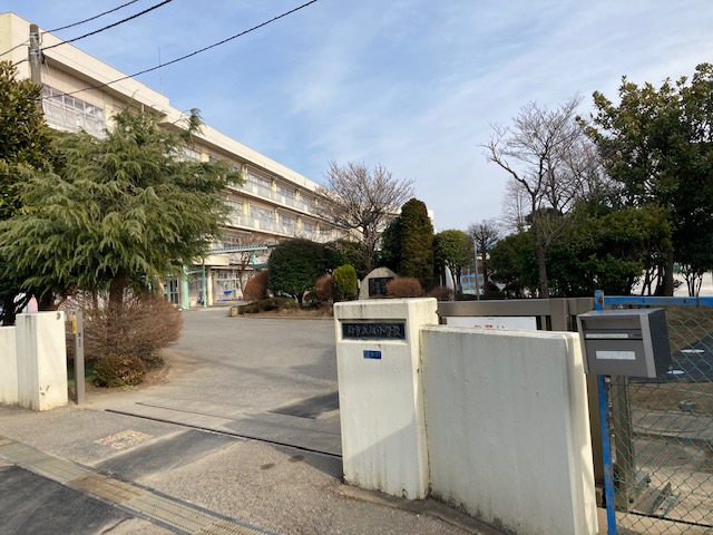 【カーサアイ　新富町の小学校】