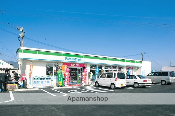 コンビニ　ファミリーマート（コンビニ）まで317m