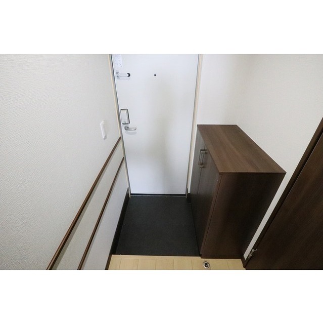 【プチ・モンブラン　Ｅ棟の玄関】
