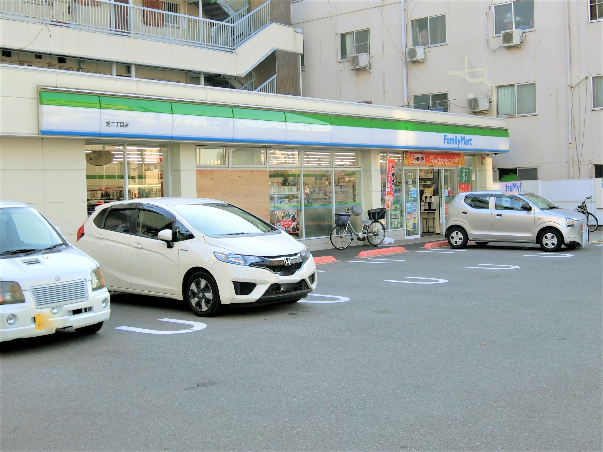 コンビニ　ファミリーマート新今宮駅前店（コンビニ）まで310m