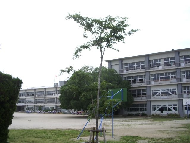 小学校　市立春日小学校（小学校）まで1300m
