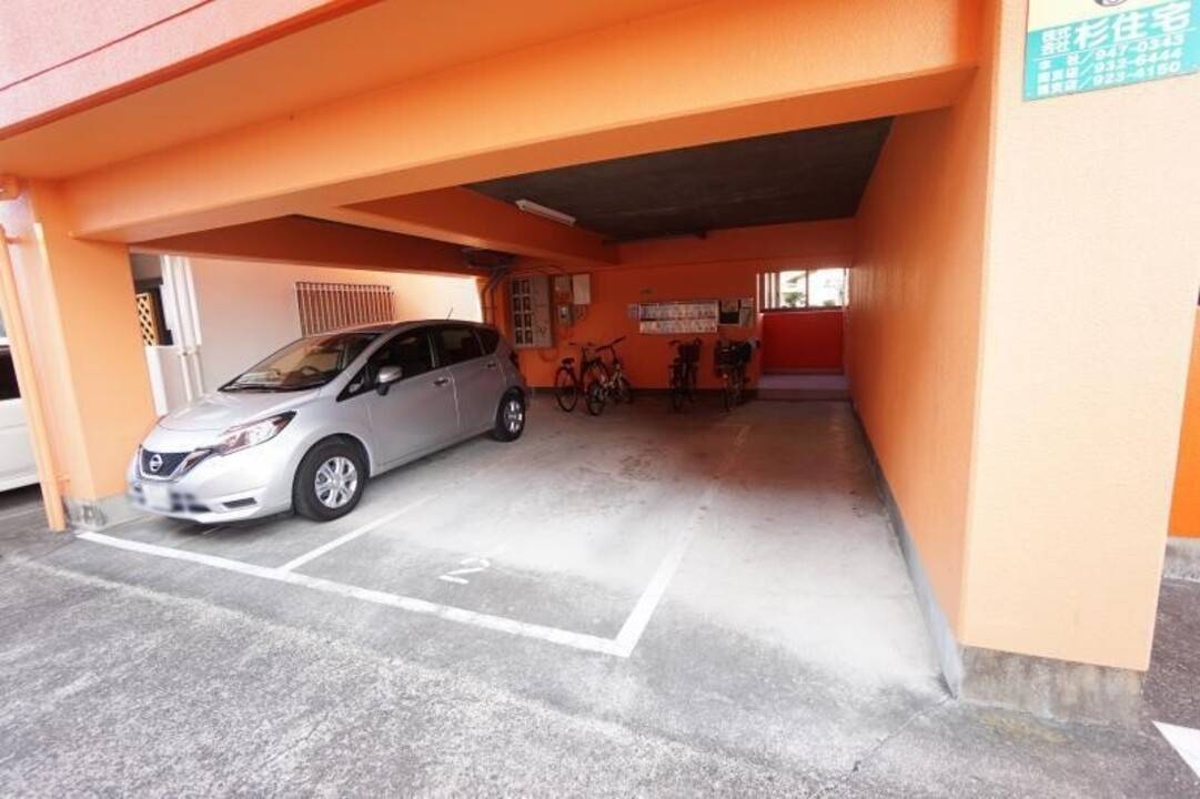 駐車場　駐車場