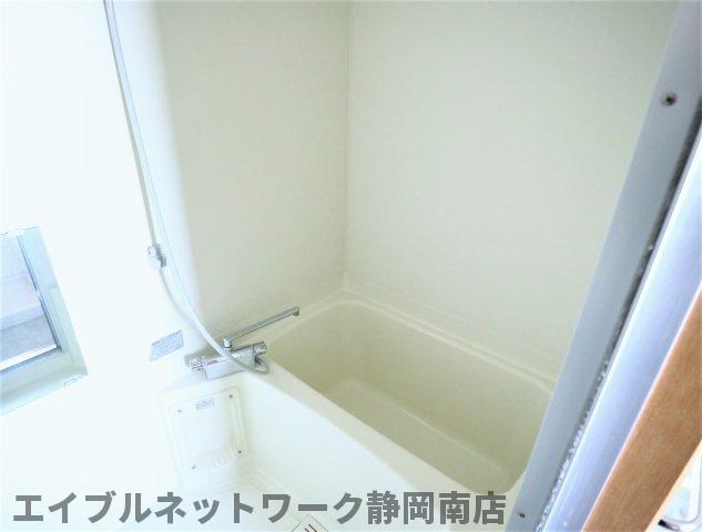 バス・シャワールーム　落ち着いた空間のお風呂です