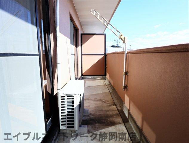 バルコニー　お洗濯にも便利なバルコニー付き