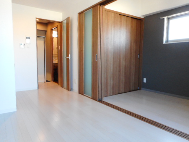 INFINI15 ESAKA RESIDENCE アンフイニXVの居間写真