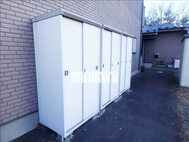 その他共有部分　外にはタイヤなどを収納できる物置があります。